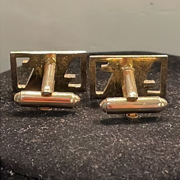 Vintage-1960s-Shields gold tone geometric space age bullet back cuff links - Picture 8 of 13